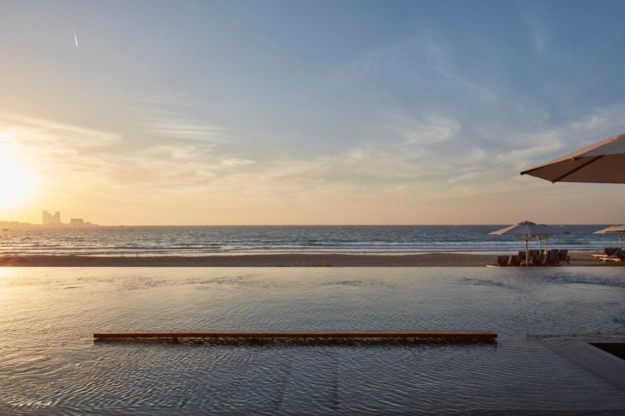 Jumeirah Mina Al Salam ดูไบ ภายนอก รูปภาพ Sunset at the beach