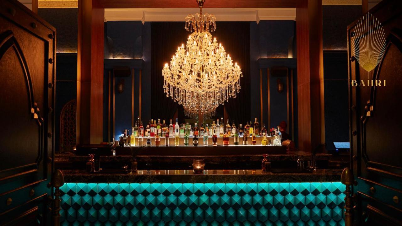 Jumeirah Mina Al Salam ดูไบ ภายนอก รูปภาพ The bar at the 1919