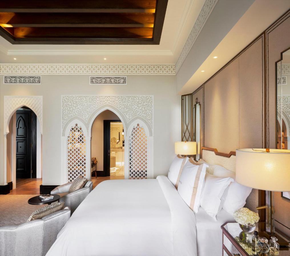 Jumeirah Mina Al Salam ดูไบ ภายนอก รูปภาพ A bedroom at the hotel