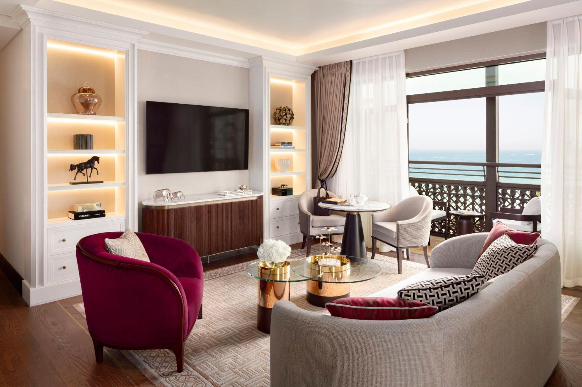 Jumeirah Mina Al Salam ดูไบ ภายนอก รูปภาพ A living room at the Ritz-Carlton, DIFC