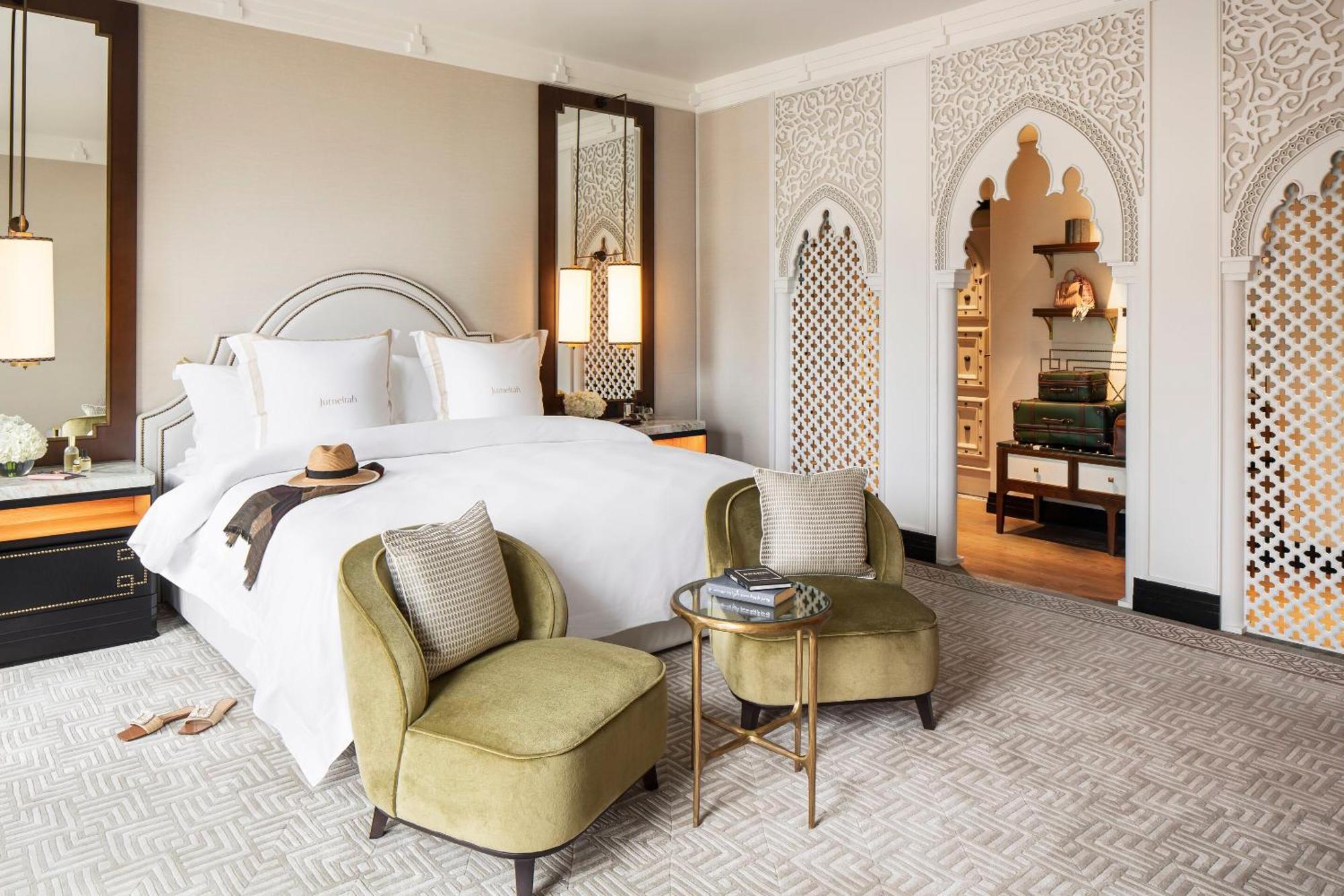 Jumeirah Mina Al Salam ดูไบ ภายนอก รูปภาพ A bedroom at the Four Seasons Hotel