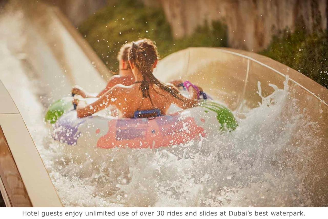 Jumeirah Mina Al Salam ดูไบ ภายนอก รูปภาพ A slide at Atlantis Waterpark